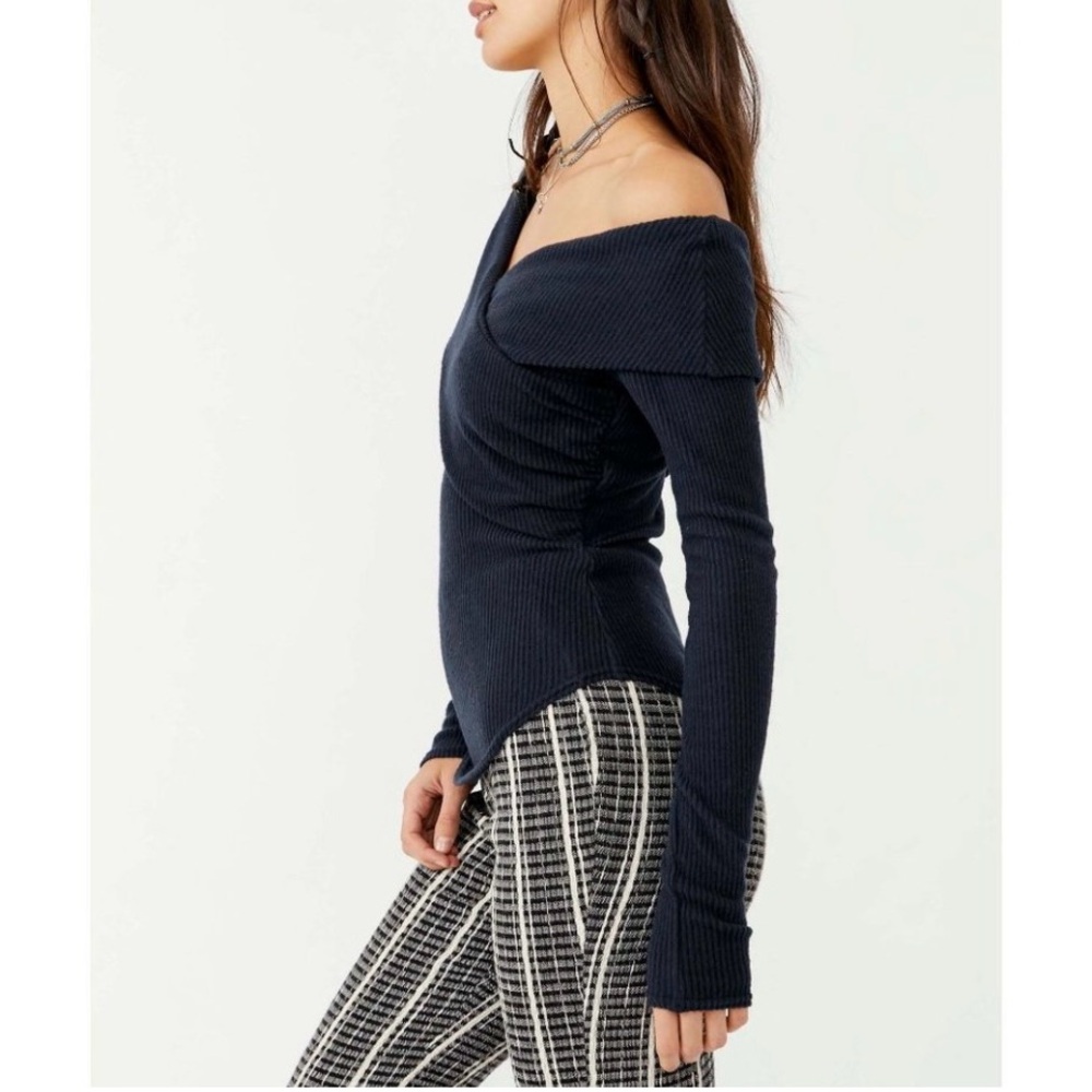Free people off the shoulder top - Picture 3 of 13